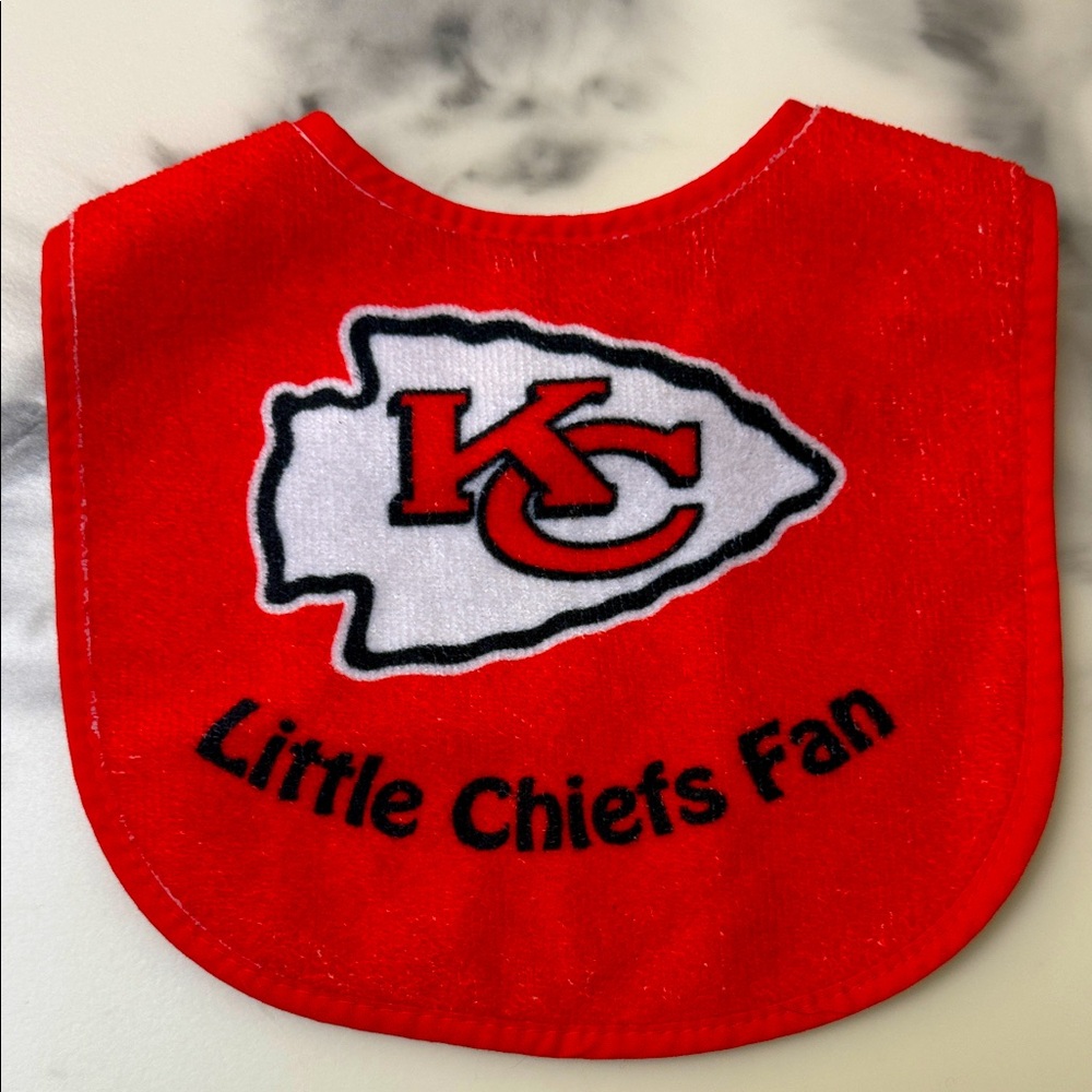 Wincraft Red Chiefs Baby Bib